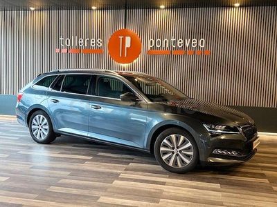Usado Skoda Superb Style 200 CV (147 kW) 2022 Gris / plata Familiar