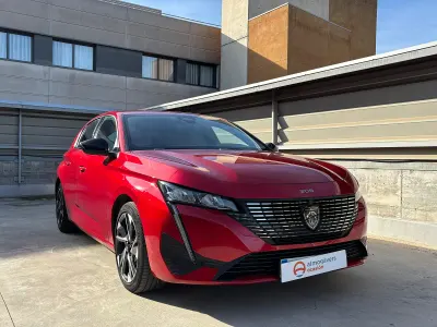 Usado Peugeot 308 Allure 130 CV (95 kW) 2023 Rojo