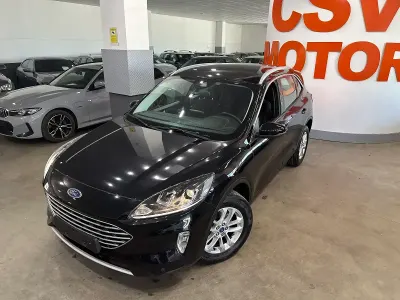 Usado Ford Kuga Titanium 225 CV (165 kW) 2022 Negro SUV