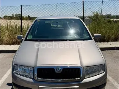 Usado Skoda Fabia Comfort 75 CV (55 kW) 2006 Gris / plata Berlina