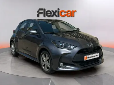 Usado Toyota Yaris Hybrid Business Edition 116 CV (85 kW) 2025 Gris Berlina