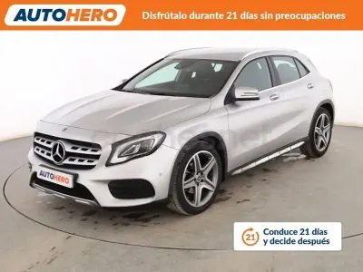 Usado Mercedes GLA180 122 CV (89 kW) 2019 Gris / plata SUV