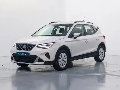 Usado Seat Arona Style 110 CV (80 kW) 2023 Blanco SUV
