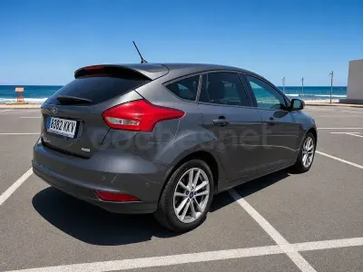 Usado Ford Focus Active 125 CV (91 kW) 2018 Gris / plata Berlina