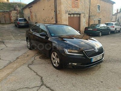 Usado Skoda Superb Active 150 CV (110 kW) 2016 Negro Berlina