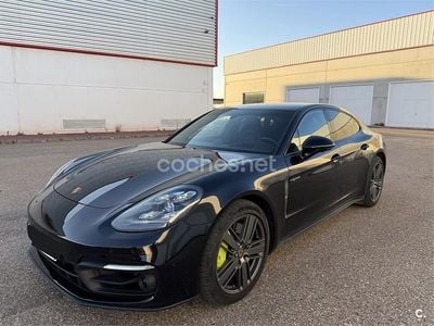 Begagnad Porsche Panamera 4 Platinum Edition 462 HK (339 kW) 2022 Svart Sedan