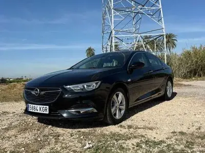 Usado Opel Insignia Business 136 CV (100 kW) 2018 Negro Utilitario