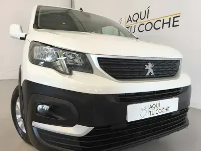 Usado Peugeot Rifter Active 100 CV (73 kW) 2021 Blanco Monovolumen