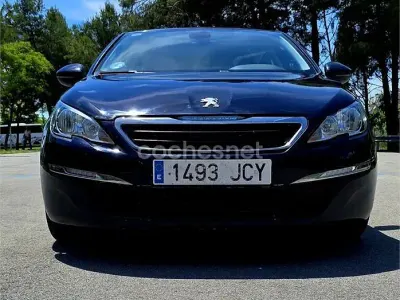 Usado Peugeot 308 Active 120 CV (88 kW) 2015 Violeta / lila Berlina