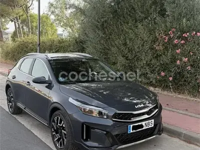 Usado Kia XCeed 140 CV (102 kW) 2025 Gris / plata SUV