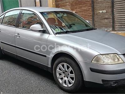 Usado VW Passat Comfortline 102 CV (75 kW) 2003 Gris / plata Berlina