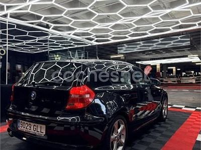 Usado BMW 116 122 CV (89 kW) 2009 Negro Utilitario