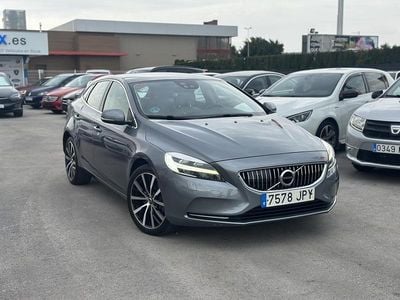 Usado Volvo V40 Inscription 150 CV (110 kW) 2016 Azul metalico Utilitario