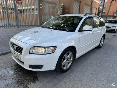 Usado Volvo V50 Momentum 136 CV (100 kW) 2010 Blanco Familiar