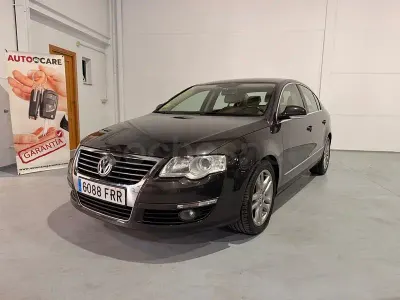 Usado VW Passat Highline 170 CV (125 kW) 2007 Negro Berlina