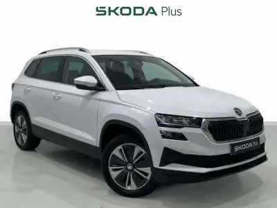 Usado Skoda Karoq Ambition 150 CV (110 kW) 2022 Blanco SUV