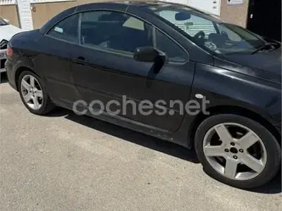 Usado Peugeot 307 CC 138 HP (101 kW) 2004 Preto Cabrios
