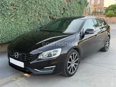 Usado Volvo V60 285 CV (209 kW) 2015 Negro Familiar
