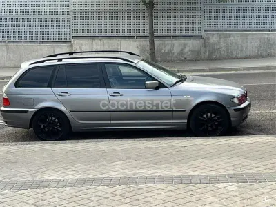 Usado BMW 318 143 CV (105 kW) 2006 Gris / plata Familiar