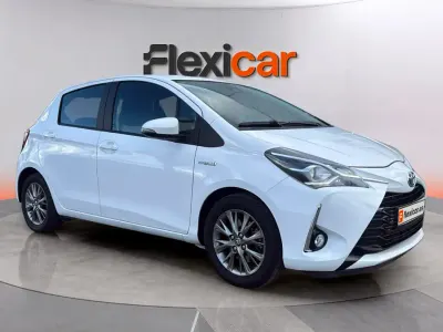 Usado Toyota Yaris Hybrid Active 116 CV (85 kW) 2021 Blanco Berlina