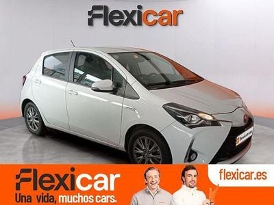 Usado Toyota Yaris Hybrid Active 100 CV (73 kW) 2020 Blanco Berlina