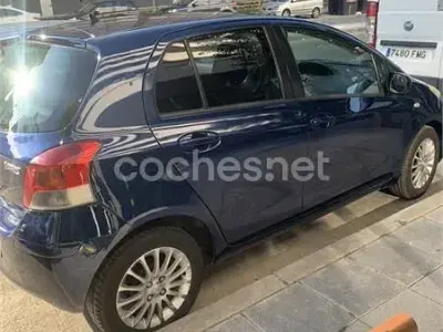 Usado Toyota Yaris Active 90 CV (66 kW) 2009 Azul Utilitario