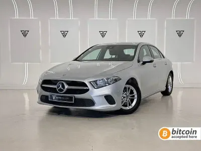 Usado Mercedes A180 116 CV (85 kW) 2020 Gris / plata Berlina