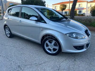 Usado Seat Altea Sport 140 CV (102 kW) 2005 Gris / plata Monovolumen