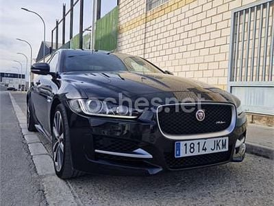Usado Jaguar XE R-Sport 180 CV (132 kW) 2015 Negro Berlina