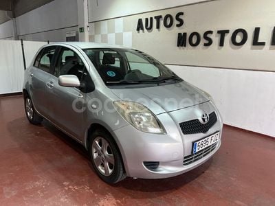 Usado Toyota Yaris 87 CV (63 kW) 2006 Gris / plata Berlina