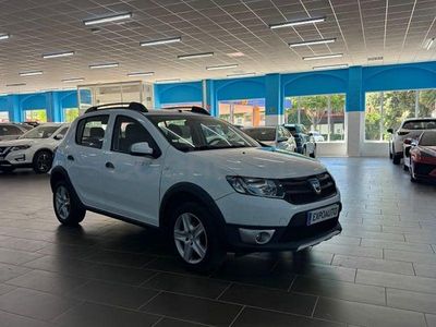 Käytetty Dacia Sandero Stepway 90 HP (66 kW) 2016 Valkoinen Sedan