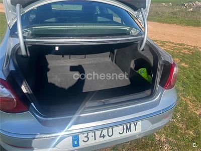 Usado VW Passat 140 CV (102 kW) 2009 Gris / plata Berlina