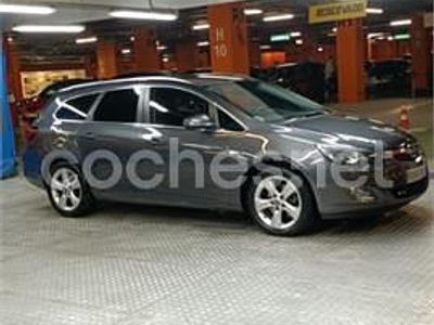 Usado Opel Astra Cosmo 160 CV (117 kW) 2011 Gris / plata Familiar