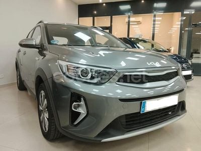 Gris / plata Usado 2023 Kia Stonic SUV | 13.995 € (Precio justo)