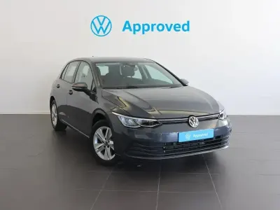 Usado VW Golf VIII Life 110 CV (80 kW) 2022 Gris Berlina