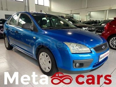 Usado Ford Focus Ghia 101 CV (74 kW) 2005 Azul Berlina