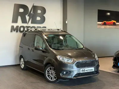 Usado Ford Tourneo Courier Trend 100 CV (73 kW) 2020 Gris / plata Monovolumen