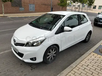 Usado Toyota Yaris Active 69 CV (50 kW) 2012 Blanco Utilitario