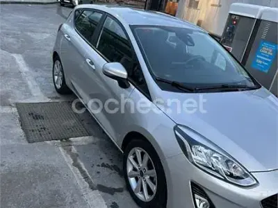 Usado Ford Fiesta Trend 75 CV (55 kW) 2021 Gris / plata Utilitario