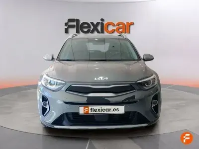Usado Kia Stonic 100 CV (73 kW) 2024 Gris SUV