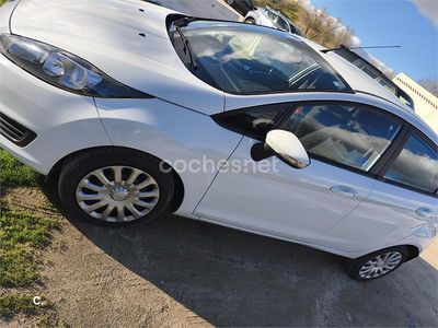 Usado Ford Fiesta Trend 75 CV (55 kW) 2015 Blanco Berlina