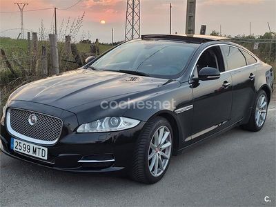 Usado Jaguar XJ Premium Luxury 275 CV (202 kW) 2014 Negro Berlina