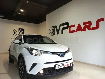 Begagnad Toyota C-HR Advance 122 HK (89 kW) 2019 Vit SUV