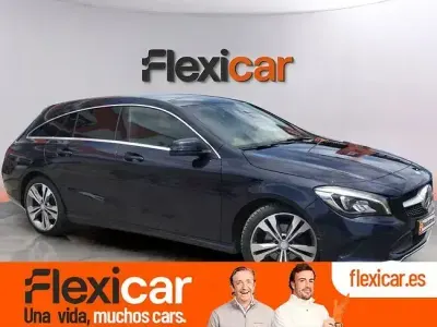 Usado Mercedes CLA200 Shooting Brake 136 CV (100 kW) 2017 Azul Familiar