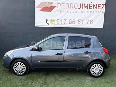 Usado Renault Clio II Business 70 CV (51 kW) 2009 Gris / plata Berlina