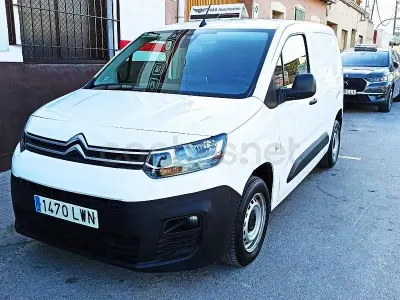 Usado Citroën Berlingo Live 102 CV (75 kW) 2022 Blanco Monovolumen