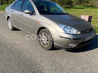 Używany Ford Focus Ghia 100 KM (73 kW) 2003 Brązowy Sedan/Limuzyna