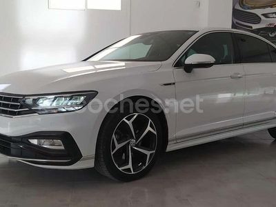 Usado VW Passat R-line 150 CV (110 kW) 2020 Blanco Berlina