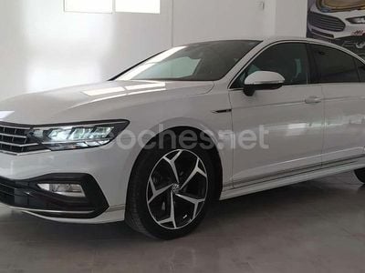 Usado VW Passat R-line 150 CV (110 kW) 2020 Blanco Berlina