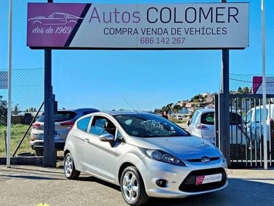 Usado Ford Fiesta Ambiente 68 CV (50 kW) 2009 Gris Utilitario